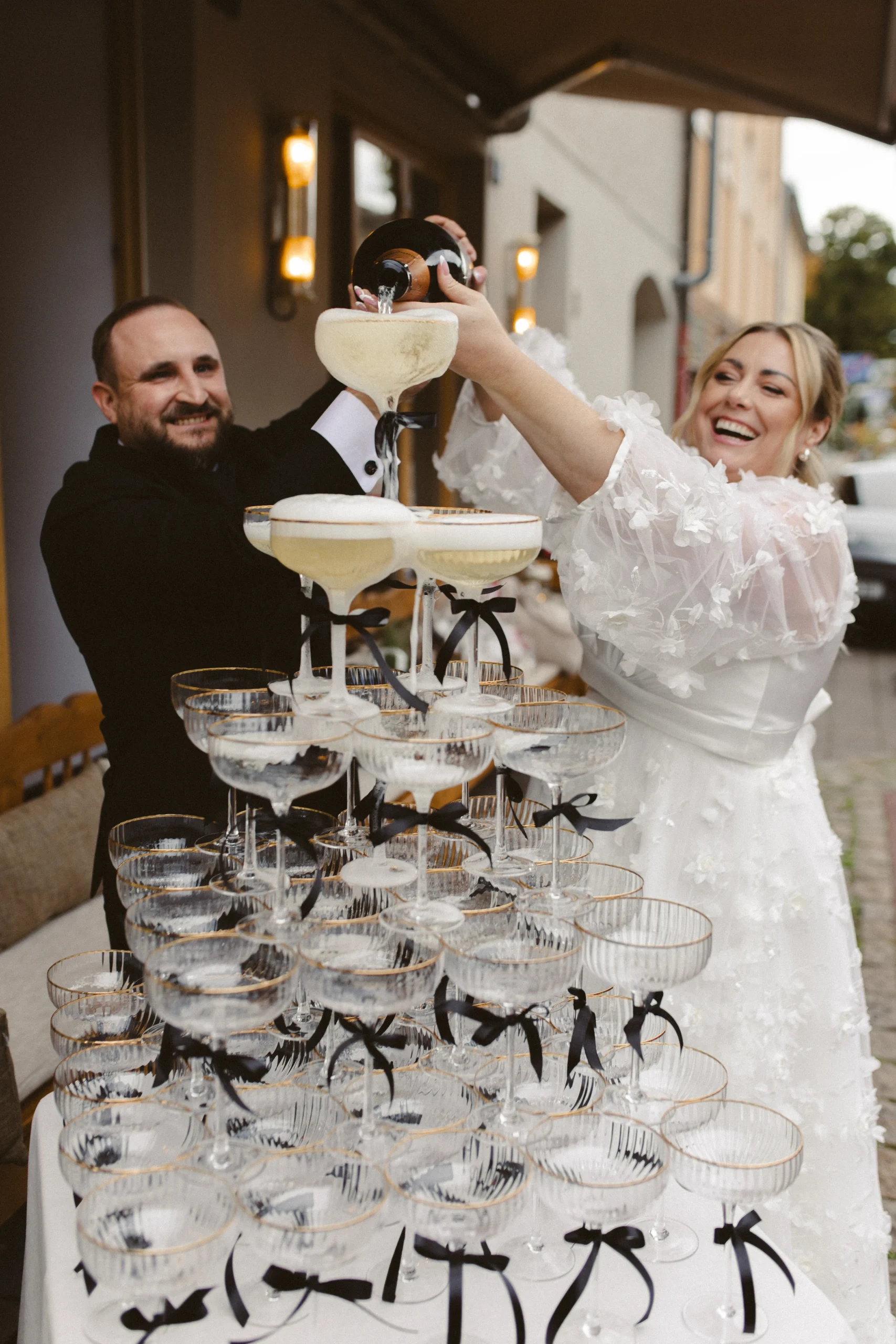 Champagnerturm zum Empfang einer Hochzeit