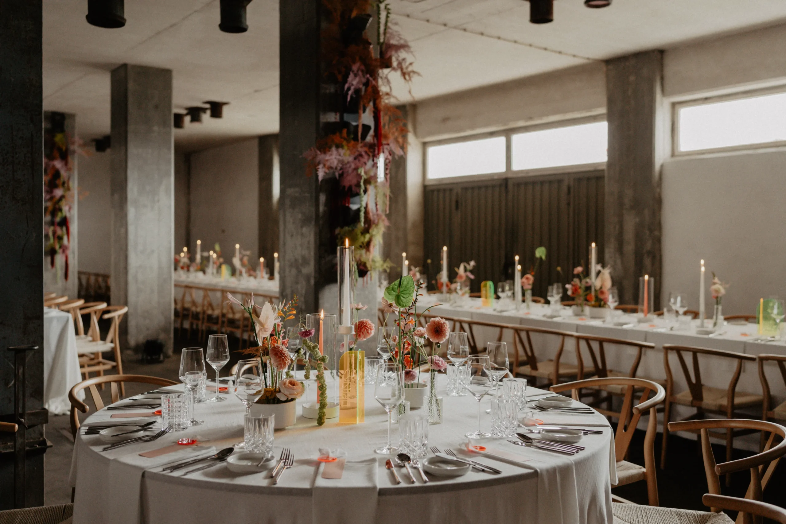Dinnersetting in einer urbanen industriellen Location in der Oberpfalz