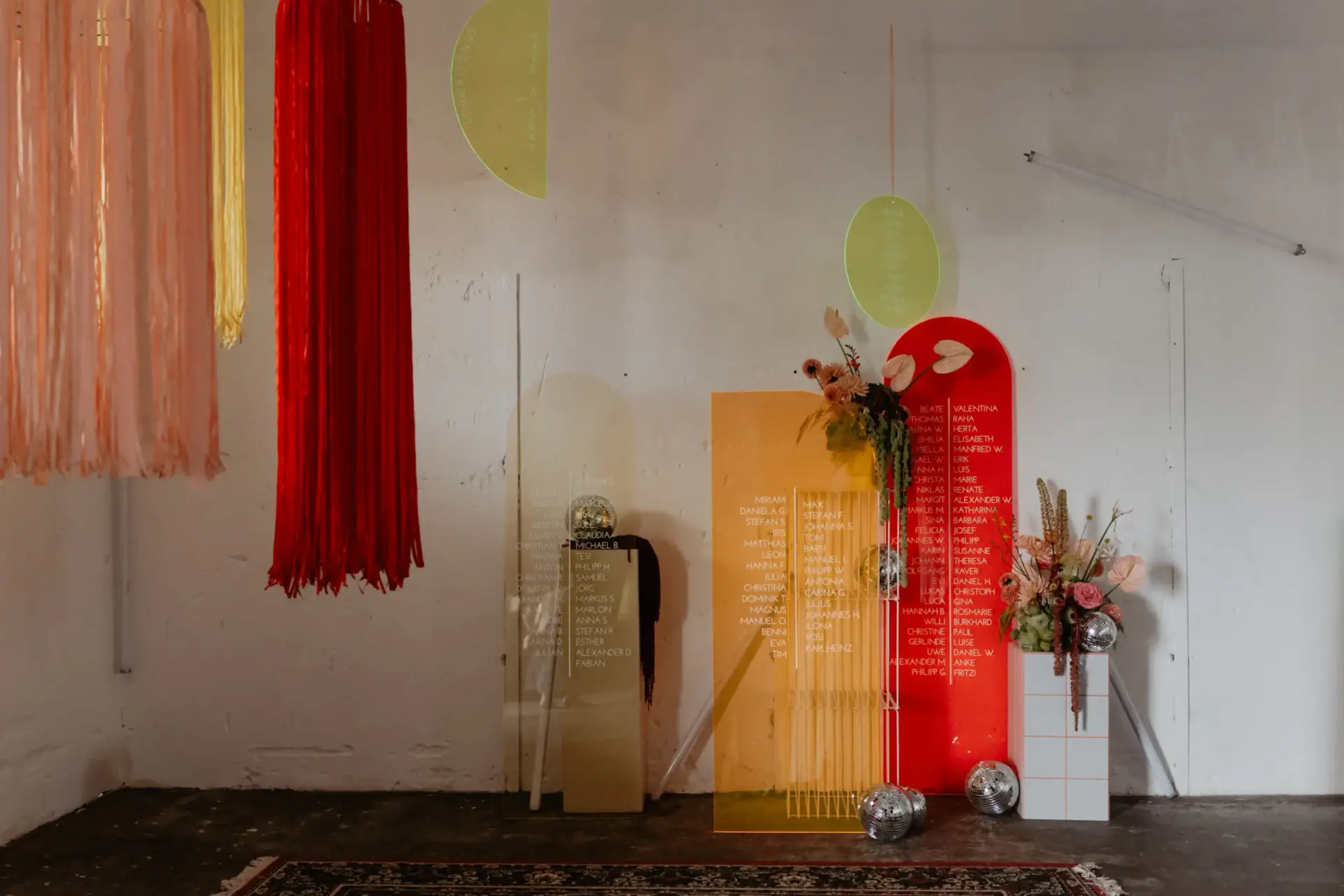 Sitzplan aus Neon Acrylschildern